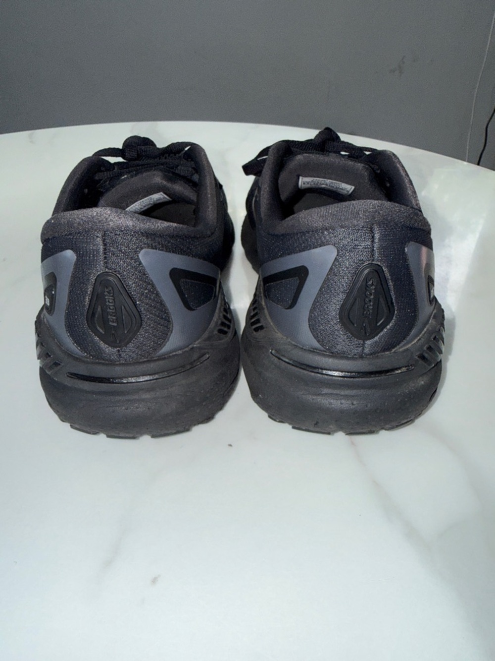 Brooks men’s Black Athletic Running Shoes - Picture 4 of 9